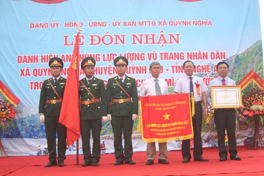 Xã Quỳnh Nghĩa (Quỳnh Lưu) đón nhận danh hiệu Anh hùng lực lượng vũ trang nhân dân