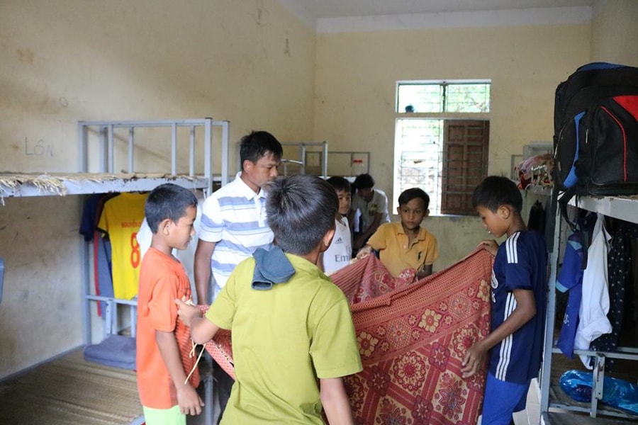 Hàng trăm học sinh ở Nghệ An đối mặt với nguy cơ thiếu đói vì sạt lở đất cô lập