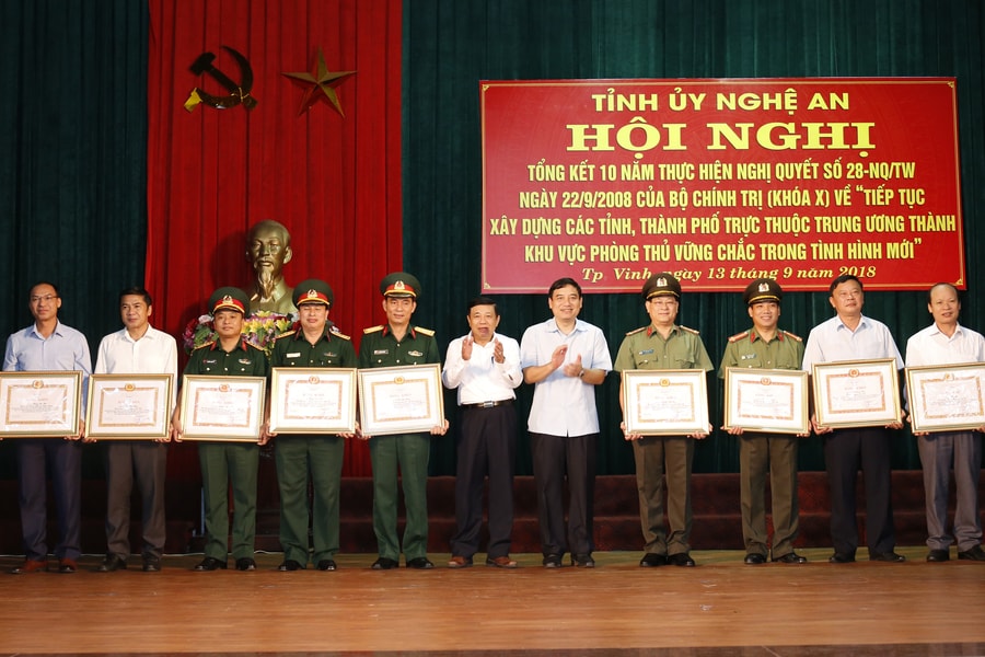  Xây dựng khu vực phòng thủ tỉnh Nghệ An vững về chính trị, mạnh về kinh tế