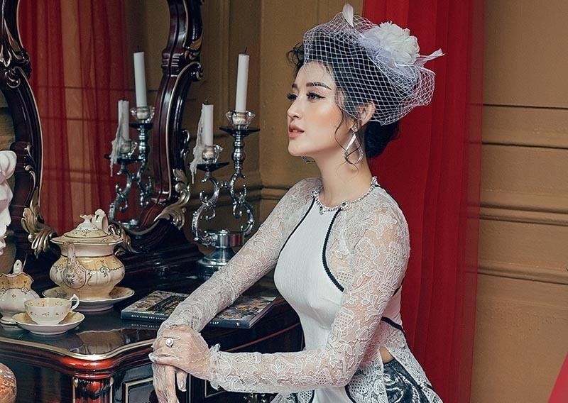 Á hậu Huyền My đẹp phong cách hoàng gia với áo dài
