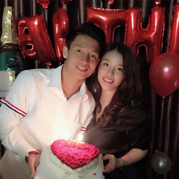 Bùi Tiến Dũng lần đầu công khai ảnh chụp cùng bạn gái