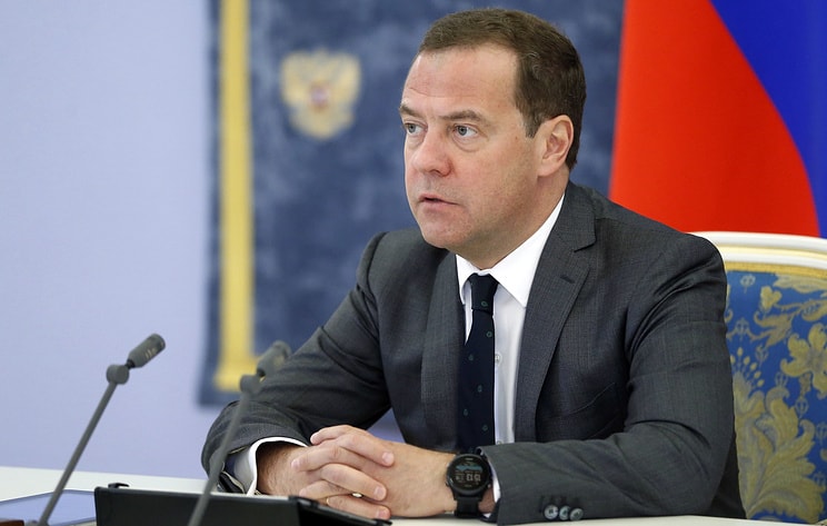 Thủ tướng Medvedev: Nga đã tránh được các cuộc khủng hoảng kinh tế và chính trị