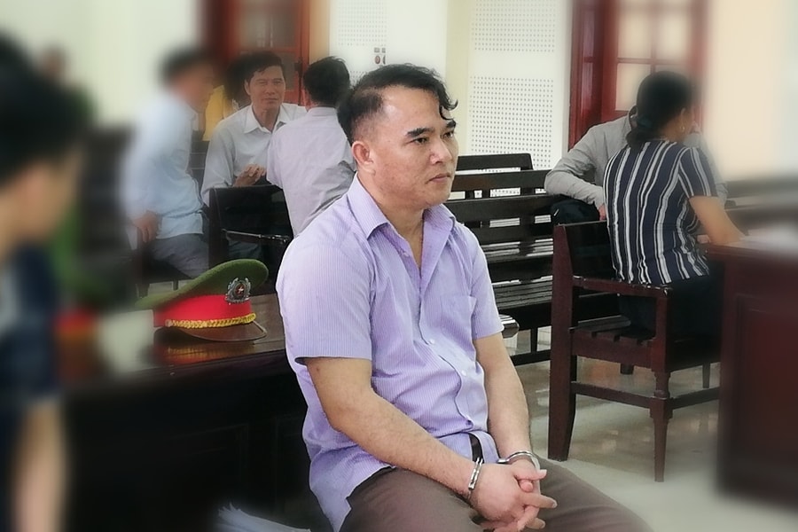 Nguyên thiếu tá công an bị truy tố tội lừa đảo được giảm án 1 năm tù  ​