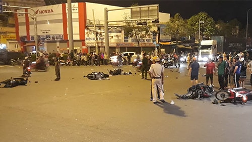 Nữ tài xế BMW khai do 'giày cao gót' đâm 5 xe máy