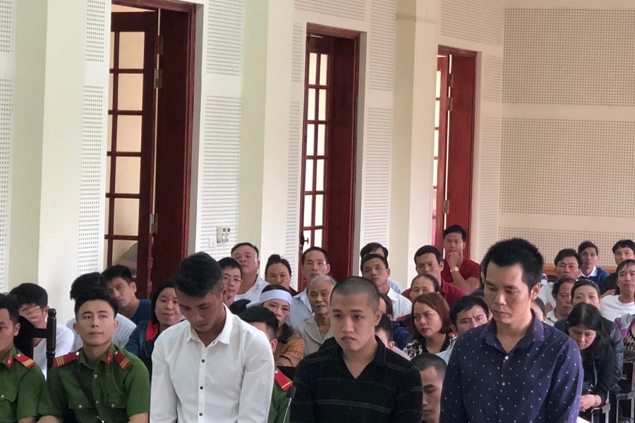 Ba anh em ruột đâm chết chủ quán hát karaoke