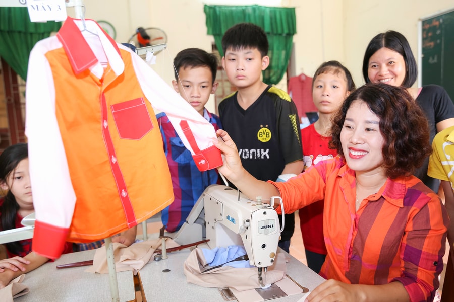 Chuyện học chữ, học nghề ở ngôi trường hát Quốc ca bằng tay