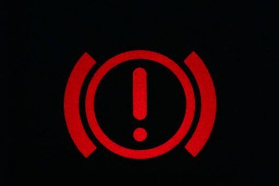 Thấy những đèn cảnh báo này trên ô tô, cần hết sức lưu ý