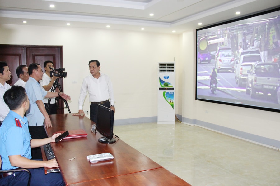 Khó xử lý trách nhiệm người đứng đầu trong giải tỏa vi phạm hành lang ATGT