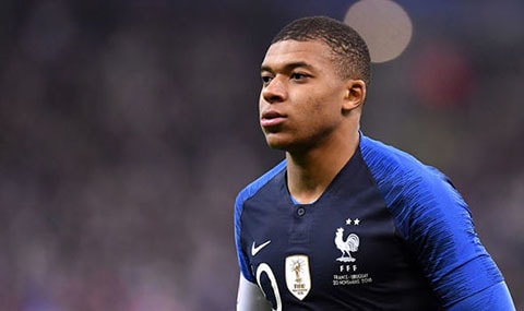 C.Ronaldo được vinh danh​; Mbappe bị loại khỏi cuộc đua Cậu bé Vàng