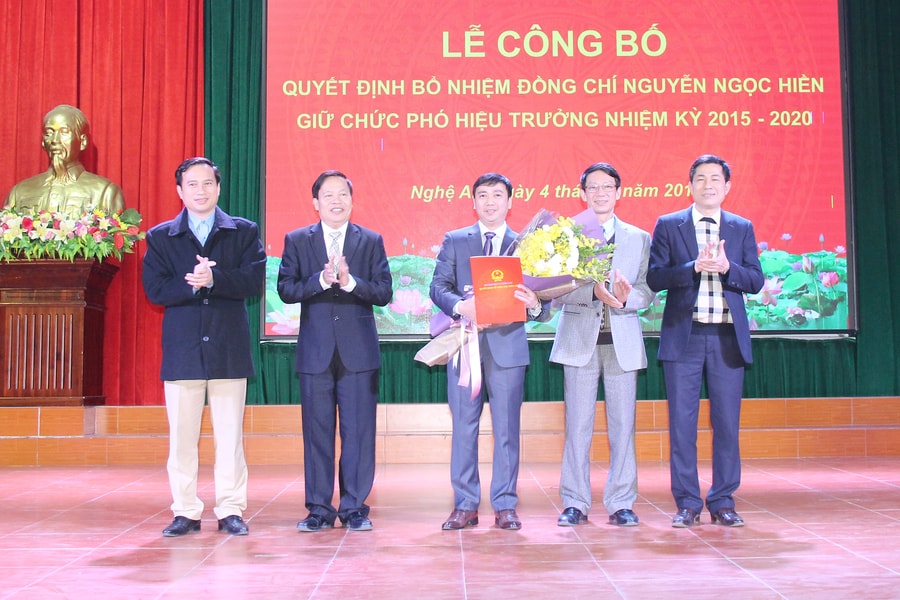 Công bố Quyết định bổ nhiệm Phó Hiệu trưởng Trường Đại học Vinh