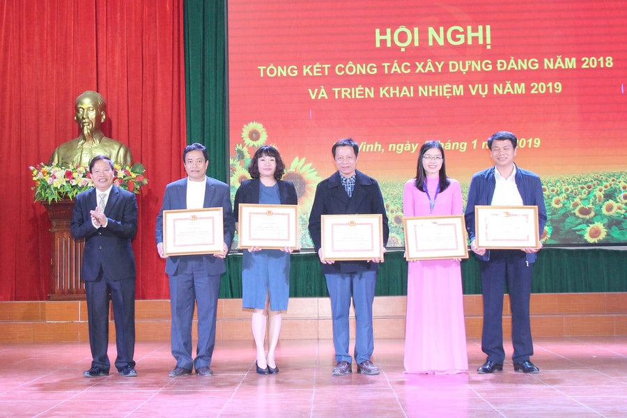 Trường Đại học Vinh: Thêm 22 giảng viên bảo vệ thành công luận án tiến sỹ