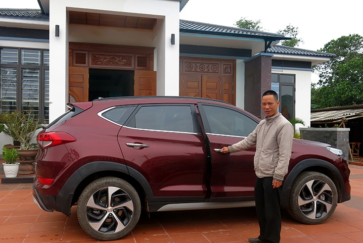 Xây “biệt phủ”, sắm xe hơi tiền tỷ nhờ nuôi lợn trong chuồng lạnh