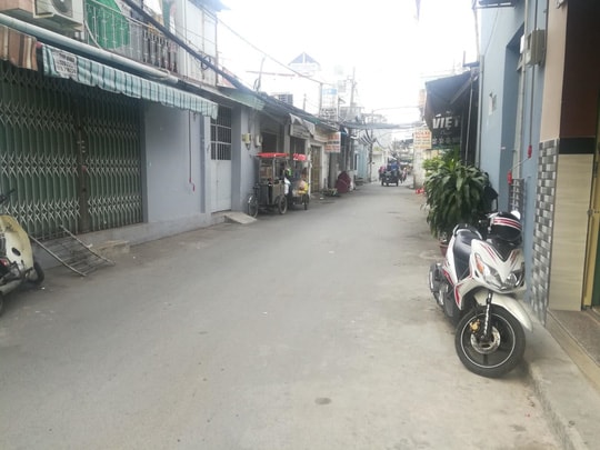 Ô tô chở vật liệu lùi trong ngõ, cán chết bé gái 15 tháng tuổi