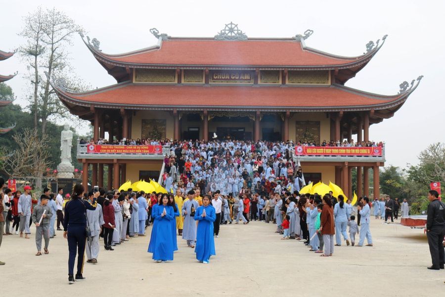 Hàng nghìn người về dự lễ khánh thành, an vị tượng Phật tại chùa Cổ Am