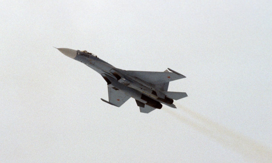 Tiêm kích Su-27 Nga đánh chặn máy bay trinh sát Thụy Điển