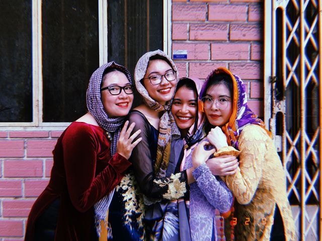 Bộ ảnh Tết độc nhất vô nhị của Á hậu Thùy Dung và gia đình