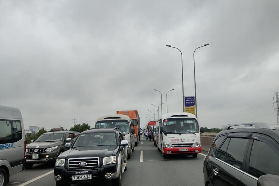 VEC E từ chối phục vụ vĩnh viễn 2 ô tô đi cao tốc