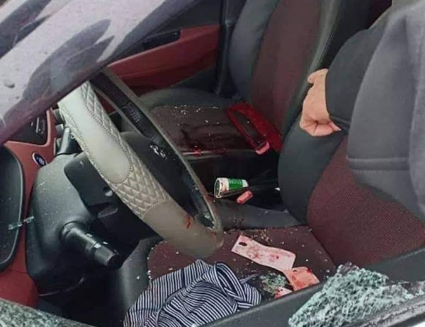 Chặn ô tô, đập kính xe, dùng dao sát hại người tình rồi tự tử