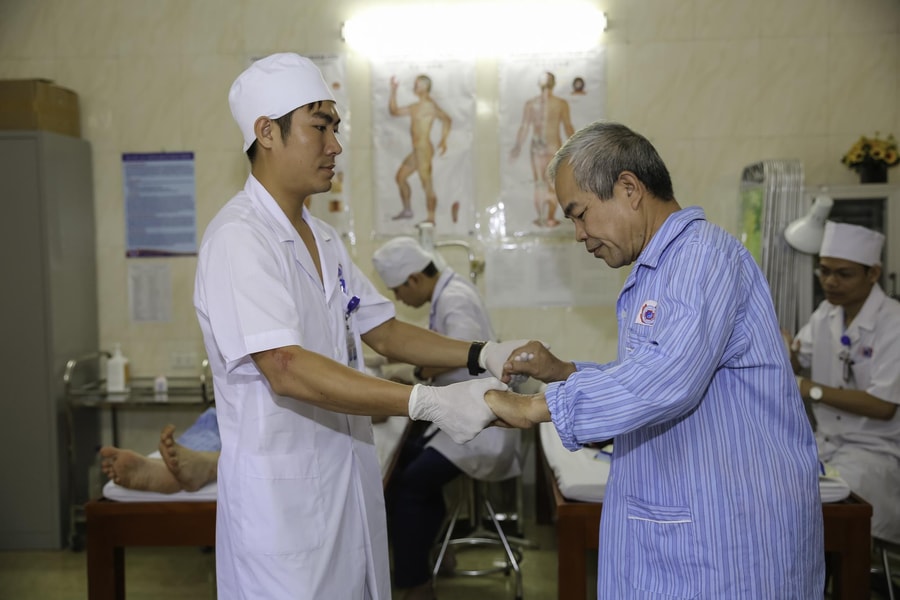 Phục hồi chức năng sau tai biến mạch máu não bằng phương pháp vật lý trị liệu