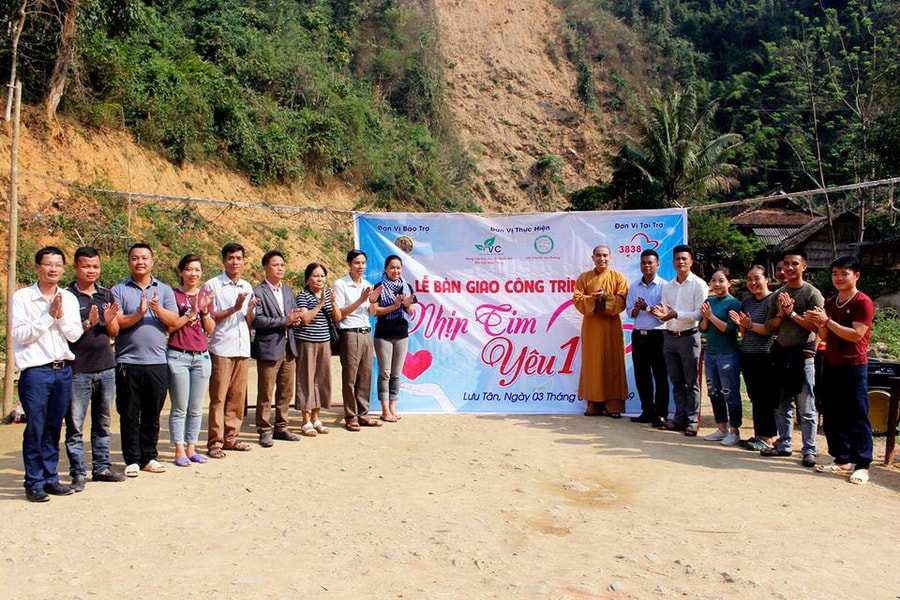 Chùa Chí Linh xây cầu vượt lũ, “mang điện về bản” cho người dân vùng sâu vùng xa