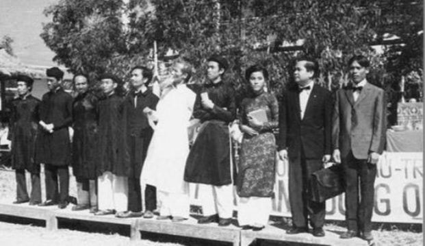 Người mẹ được cụ Phan gọi là Quốc mẫu và chuyện chiếc khăn tay tiễn con xuất dương