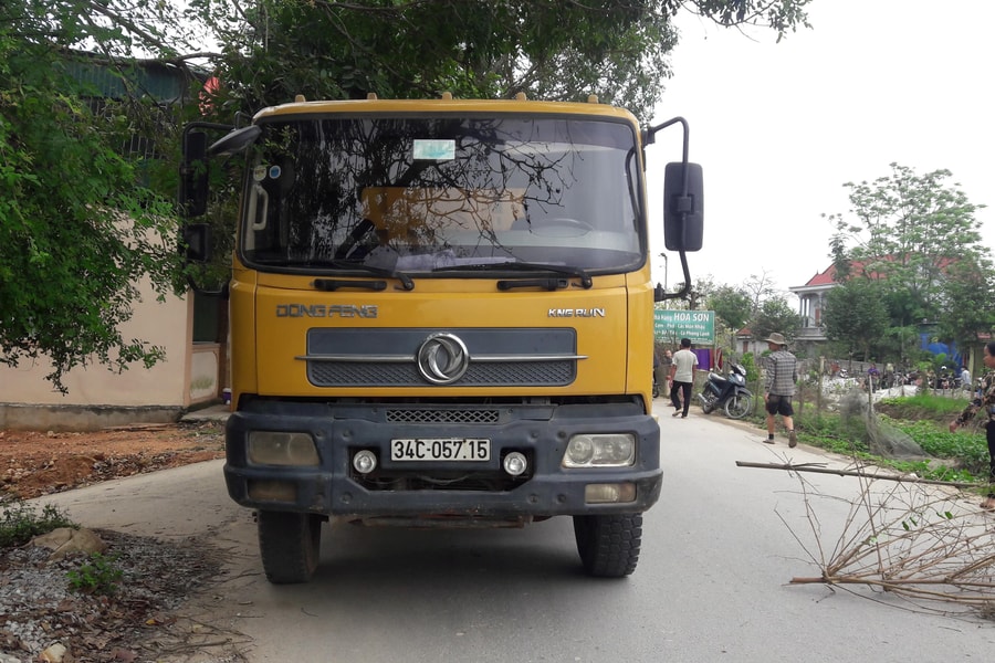 Cháu bé 3 tuổi bị xe tải cán tử vong ở Nghệ An