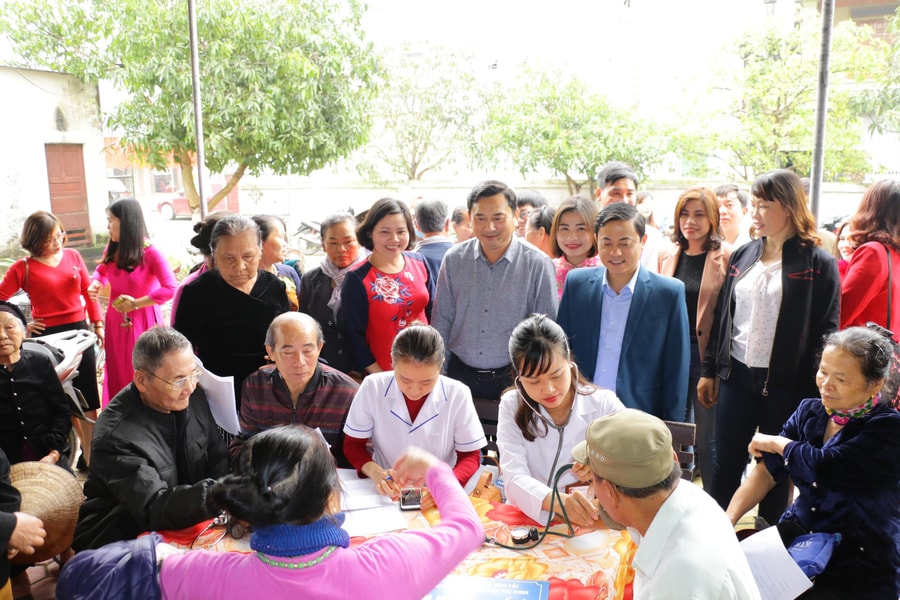 Người dân thành phố Vinh được miễn phí các dịch vụ về dân số