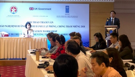 Người có chức vụ, quyền hạn nhận được quà tặng không đúng quy định phải từ chối