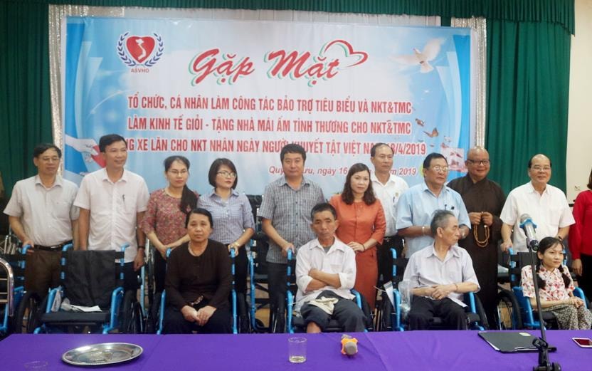 Trao 73 xe lăn cho người khuyết tật hoàn cảnh khó khăn