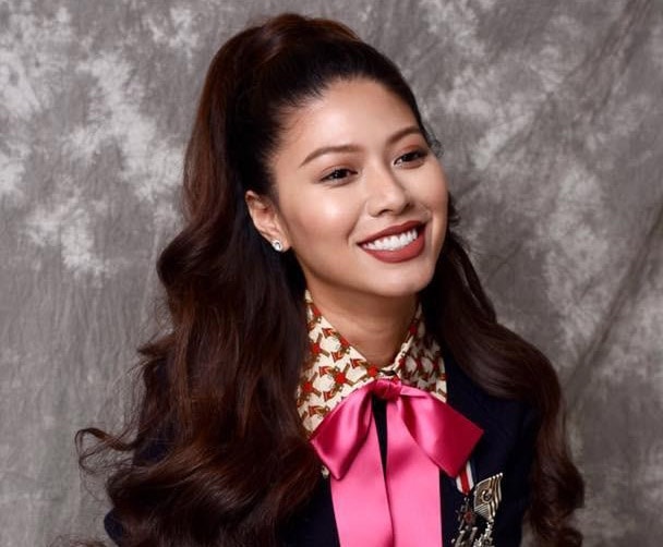 BTV Ngọc Trinh sành điệu, sắm hàng hiệu không thua kém sao Việt