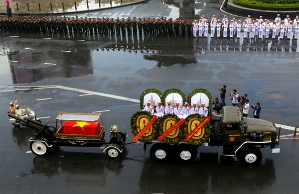 Linh cữu nguyên Chủ tịch nước Lê Đức Anh đến Nghĩa trang TP HCM