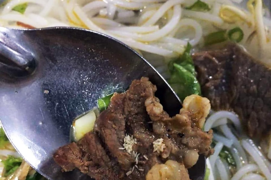 Xử lý vụ suất ăn trưa của công nhân Nghệ An có dòi