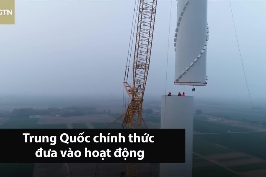 Cận cảnh xe cẩu lớn nhất thế giới vận hành trên mọi địa hình