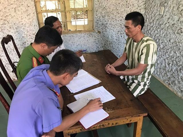 Đến nhà chơi, 2 gã đàn ông giở trò đồi bại với bé gái 15 tuổi