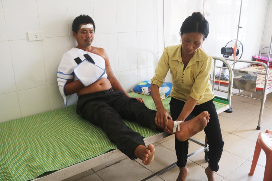 Giây phút 'chết đi sống lại' của người đàn ông thoát nạn vụ sập giếng ở Nghệ An