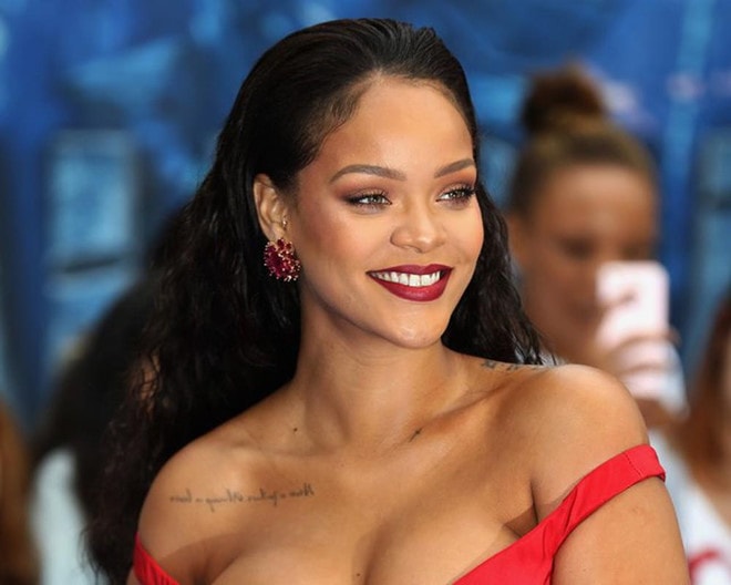Rihanna vượt Madonna, trở thành nữ ca sĩ giàu nhất thế giới
