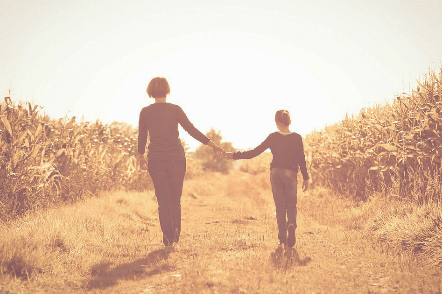 Mẹ luôn là thách thức của con gái