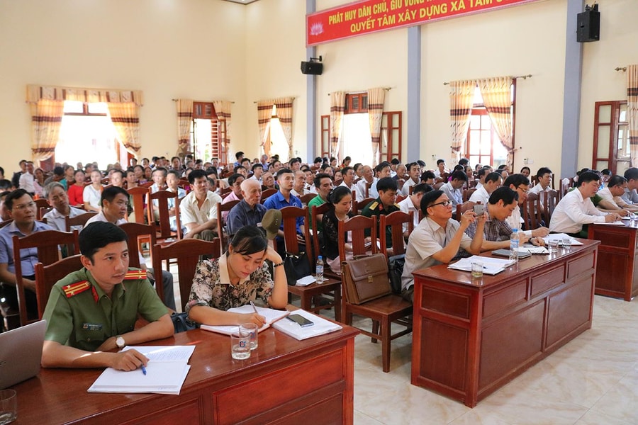 Cử tri Anh Sơn lo lắng vì sạt lở ven sông Lam