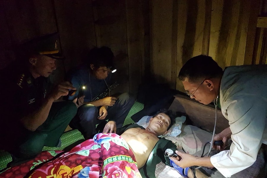 Dùng súng tự sát, người đàn ông được quân y biên phòng cứu sống