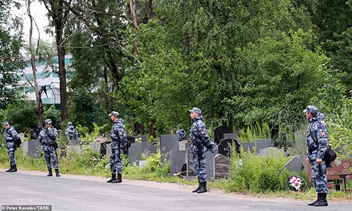 Đám tang 14 thủy thủ Nga thiệt mạng trong vụ cháy tàu ngầm được tổ chức riêng tư