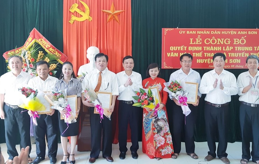 Anh Sơn công bố quyết định thành lập Trung tâm VH-TT&TT huyện