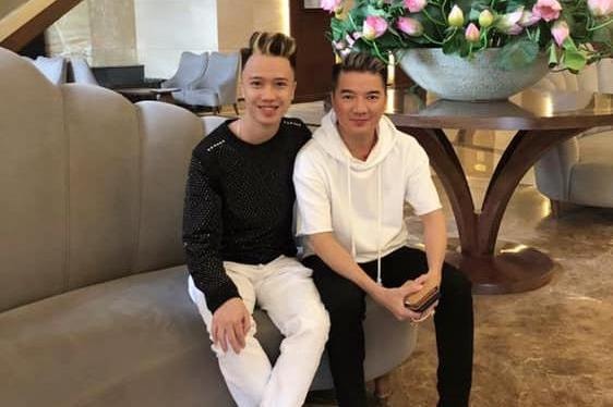 Chàng trai Nghệ An hóa thân thành 'ông hoàng nhạc Việt'