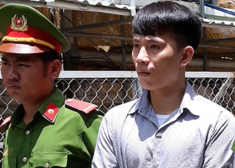 Án mạng từ việc giúp người bị nạn trên đường 