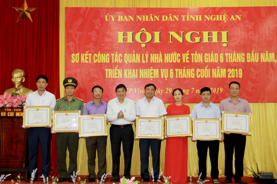 Giải quyết nhu cầu hoạt động tôn giáo theo đúng quy định pháp luật