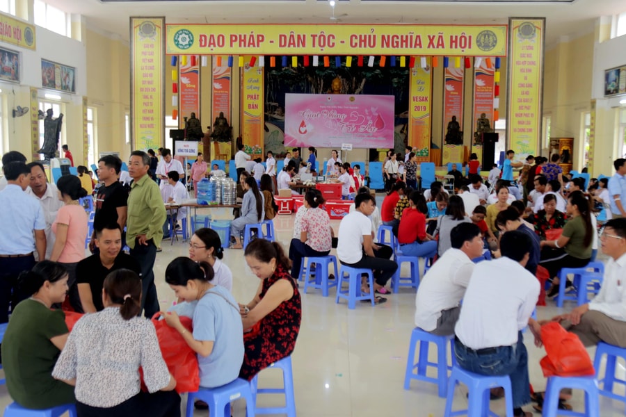 Hơn 200 phật tử chùa Chí Linh tham gia hiến máu tình nguyện