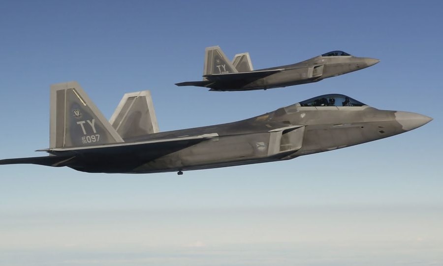 Tiết lộ chi tiết về lớp phủ tàng hình han rỉ của F-22 Không quân Mỹ