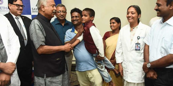 Chuyện lạ: Bác sĩ nhổ 526 chiếc răng trong miệng cậu bé 7 tuổi