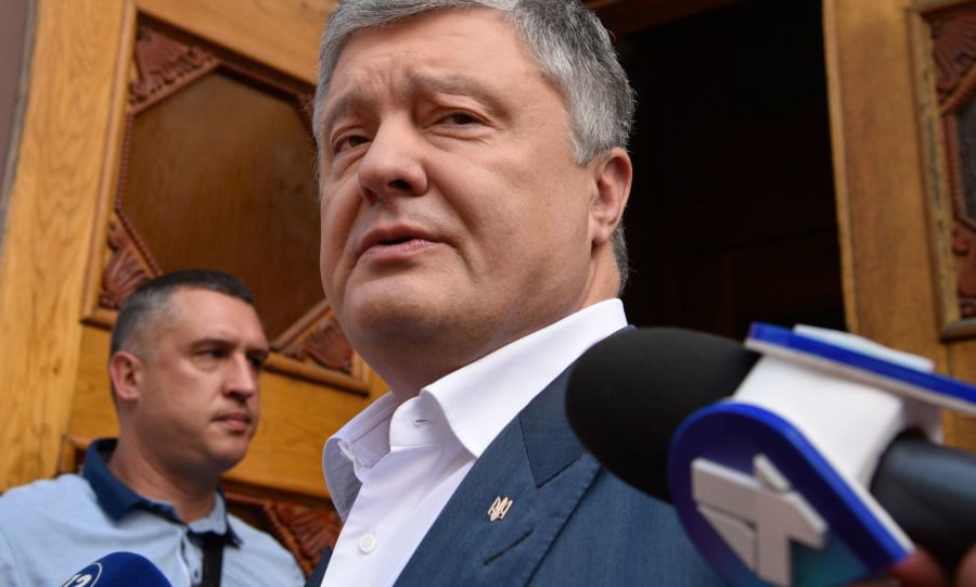 Cựu tổng thống Ukraine Piotr Poroshenko bị ném trứng