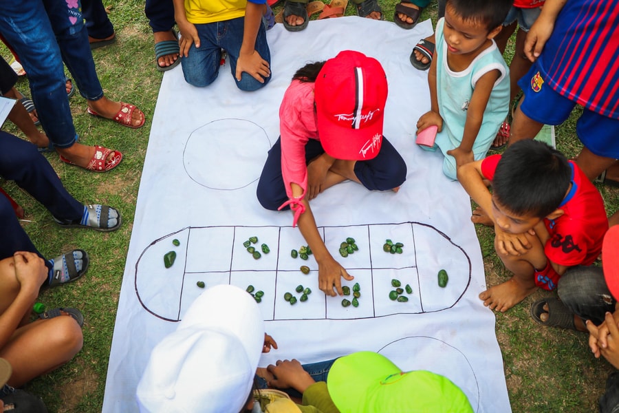 Trẻ em 'xứ Nhút' náo nức vào hội trò chơi dân gian