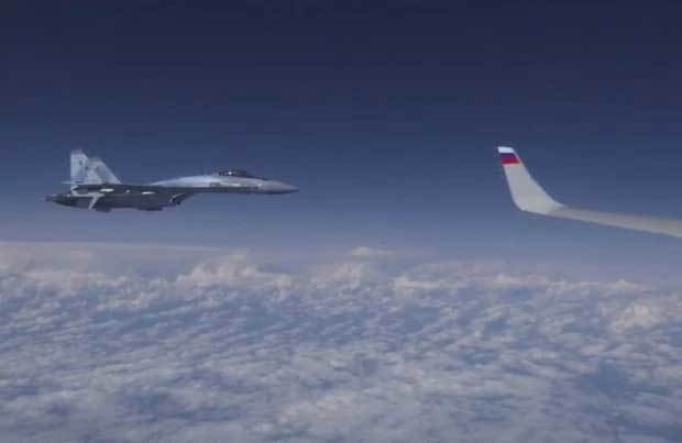 Chiến cơ NATO lao sát máy bay Bộ trưởng Quốc phòng Nga, Su-27 quyết liệt truy đuổi